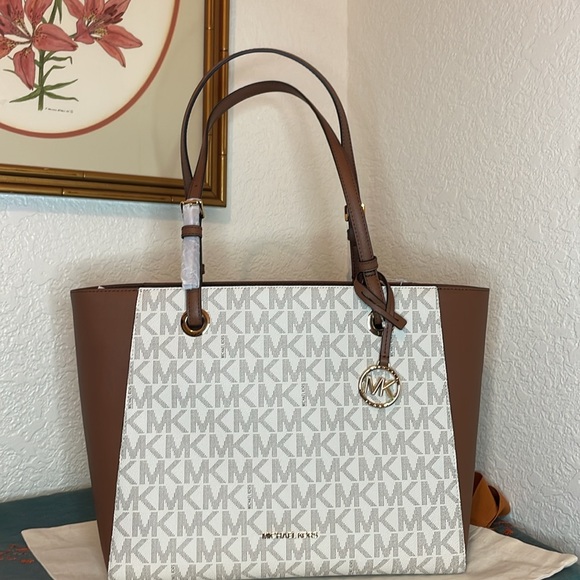 Michael Kors Med WALSH multifunction Tote Vanilla Lugg NWTs $300 MK - Picture 2 of 9